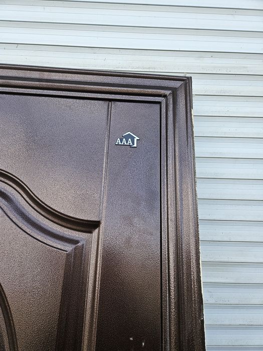 Дверь металическая входная.