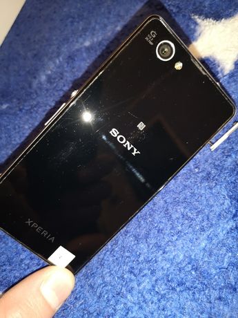 Мобильный телефон Sony Z 1 compact.