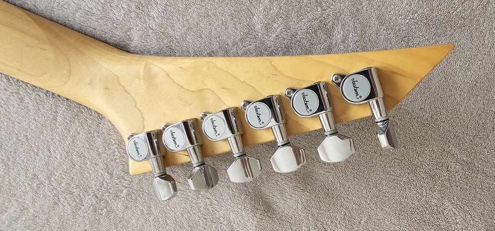 Guitarra Jackson king V