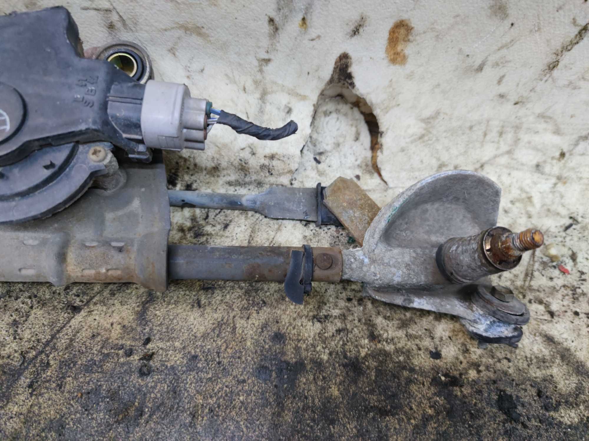 Toyota Yaris I Mechanizm Wycieraczek Przód