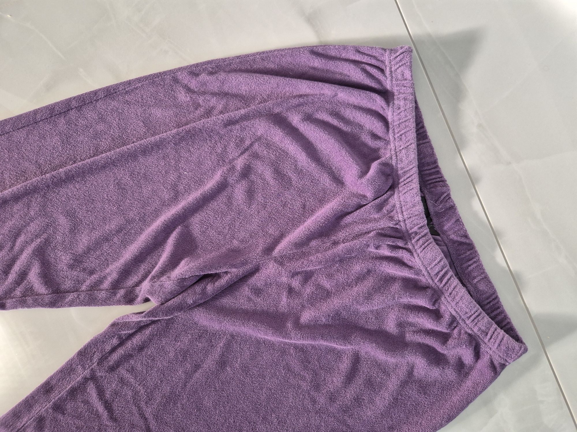 Fioletowe spodnie dresowe welurowe welur desy 44 XL Esmara