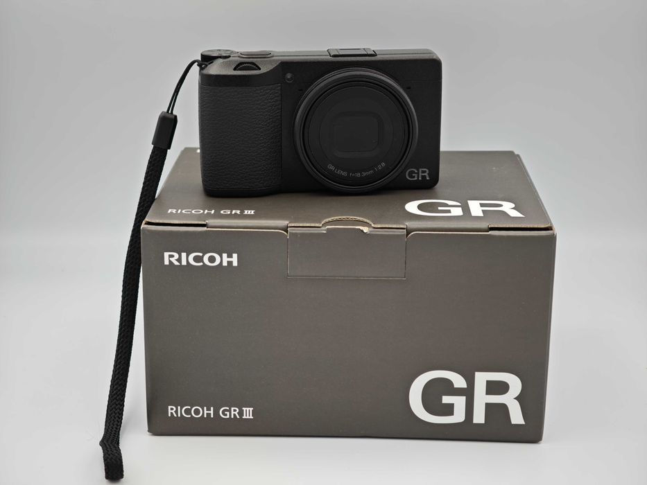 Ricoh GR III tylko 1450 zdjęć + akcesoria, jak nowy