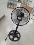 Wiatrak wentylator mały, średnica około 30cm