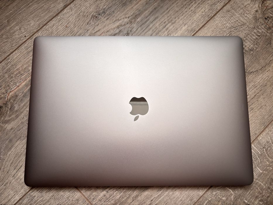 MacBook Pro 15'' 2018 A1990 (i7/16/512)