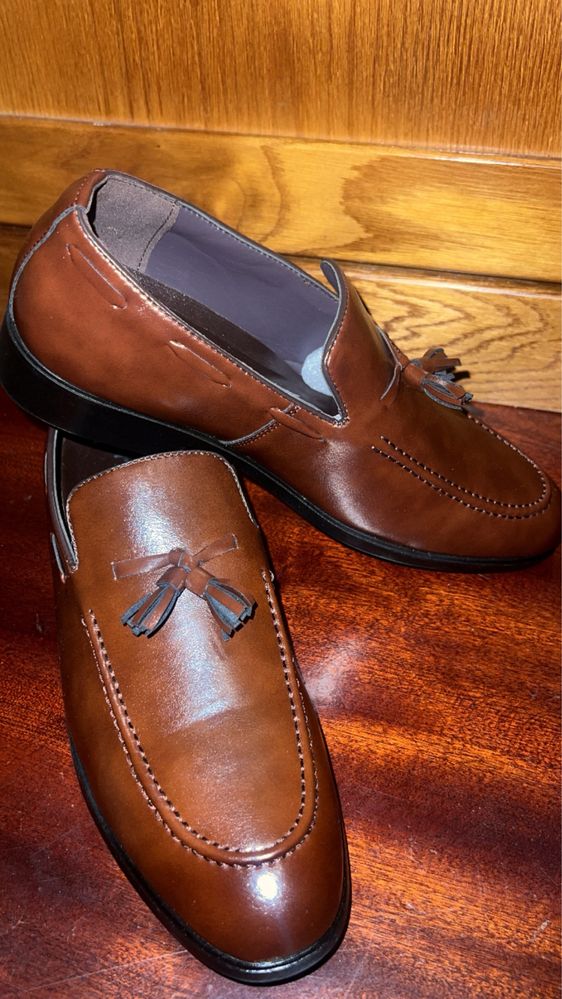 Sapatos clássicos de homem