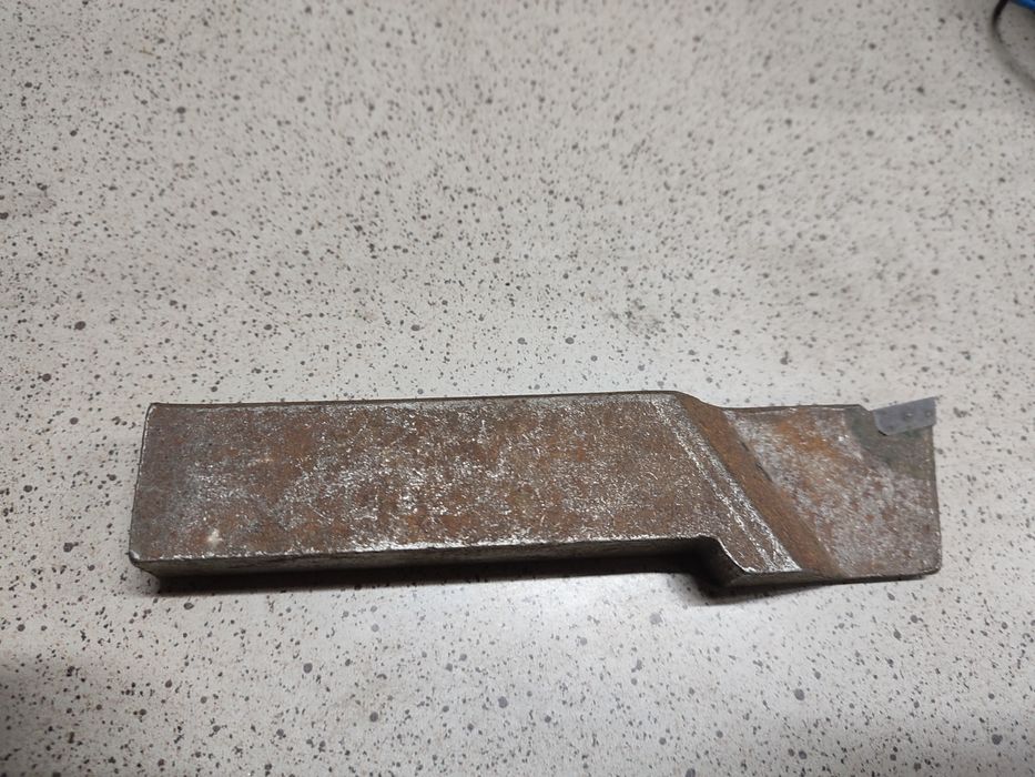 Різець токарний ВК8