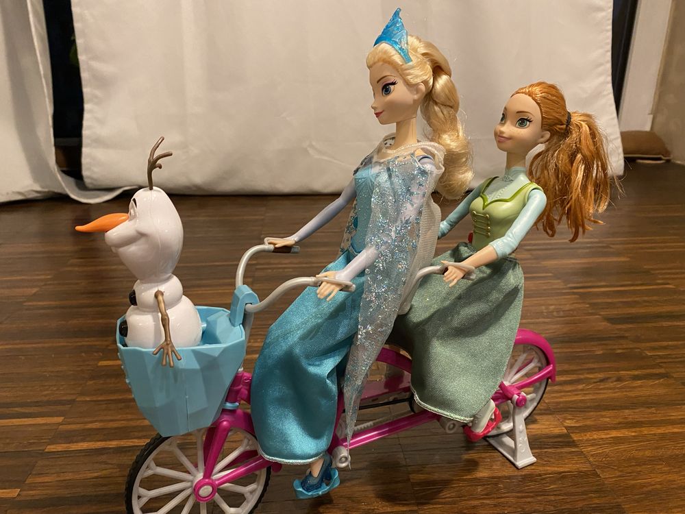 Lalka Elsa i Anna na muzycznym rowerku