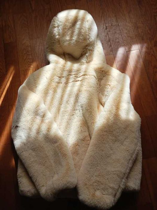 Casaco de pelo amarelo creme