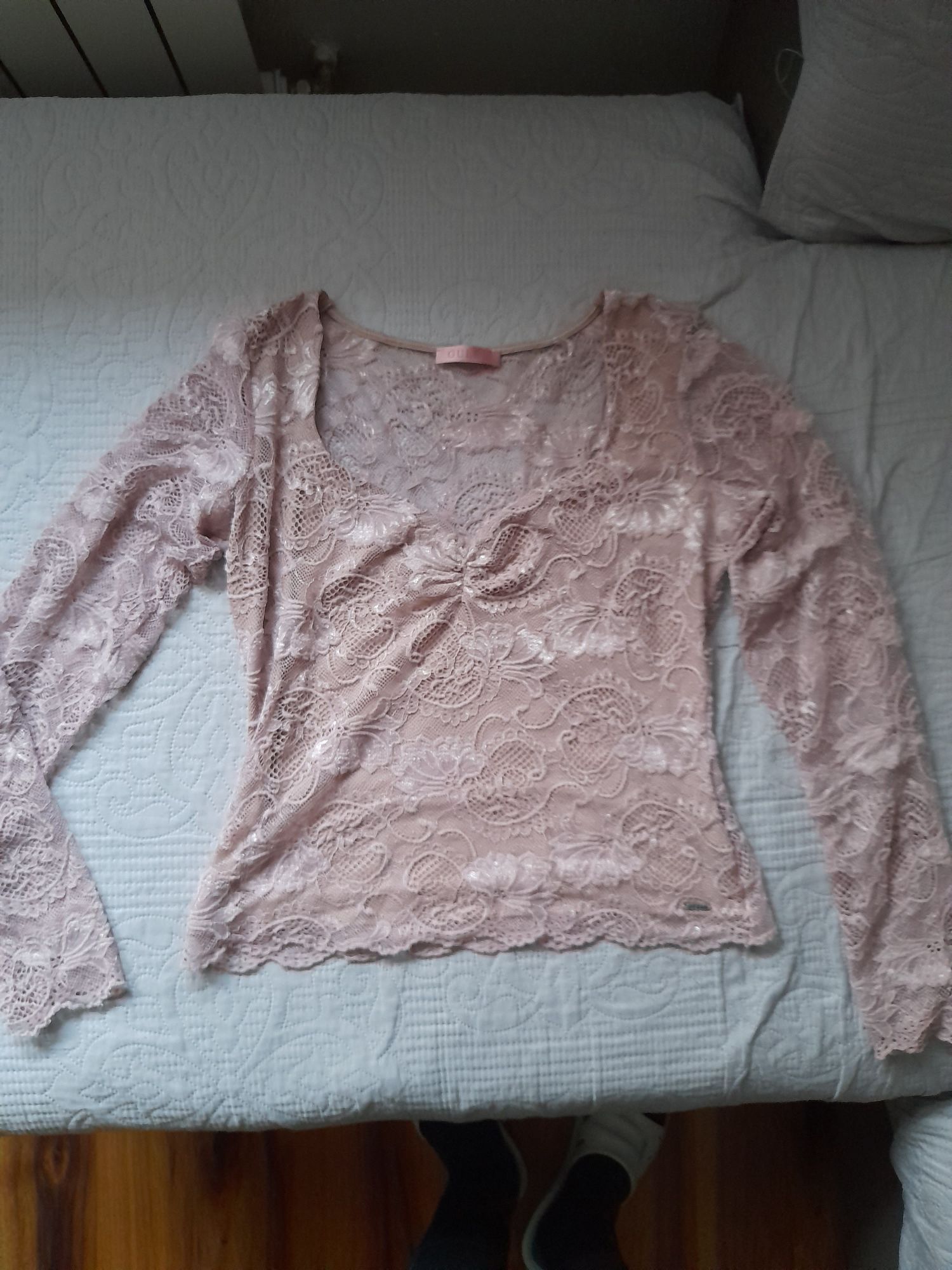 Różowa bluzka Guess 38