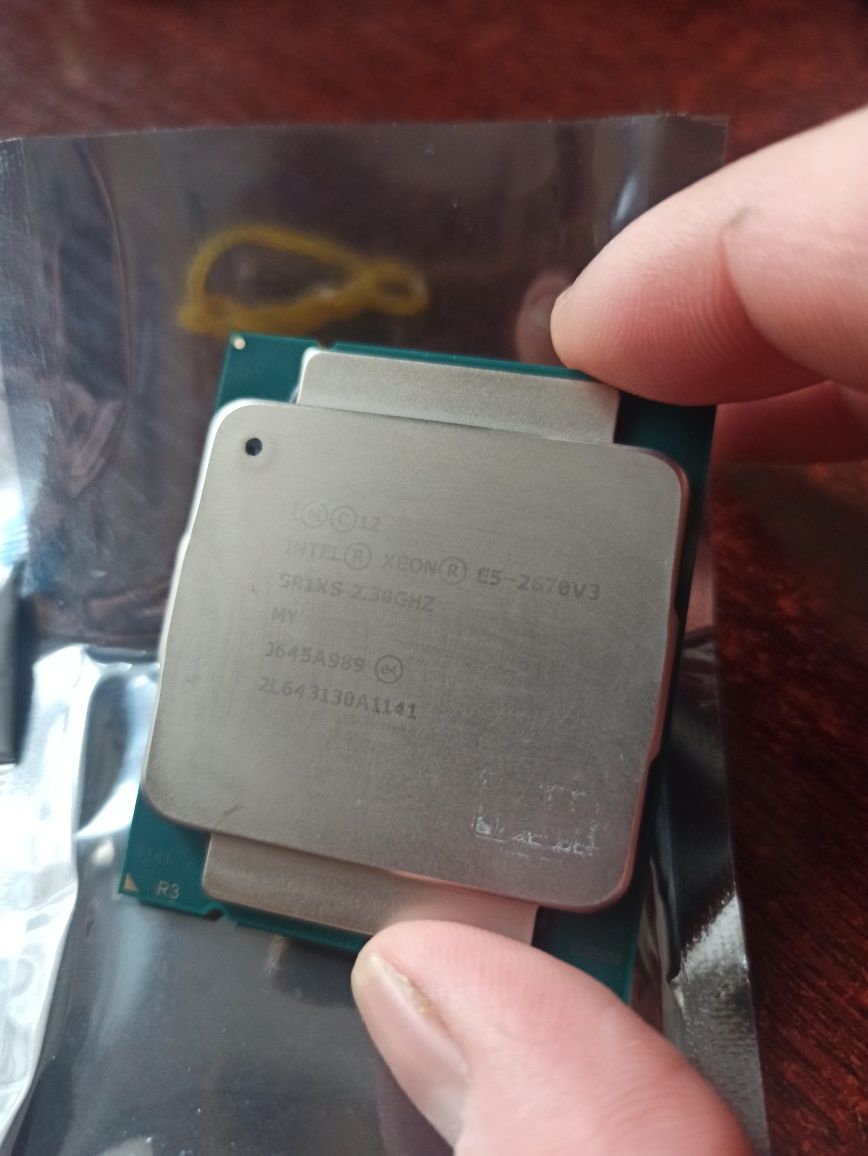Процессор Intel xeon E5-2670-v3  12  ядер 24 потоки 2,6-3,1 Ггц