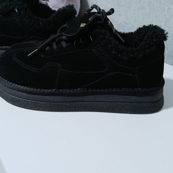 Ботинки- кросівки на хутрі жіночі