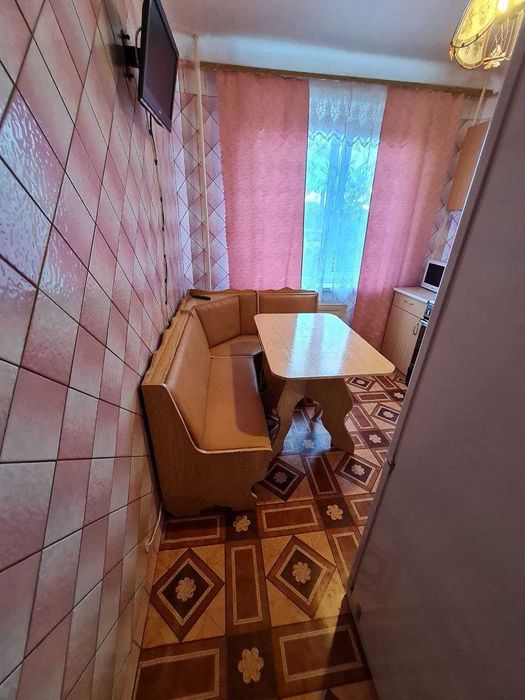 Продам 2 кімн. квартиру на Молодіжному, зуп. Героїв України. 32000