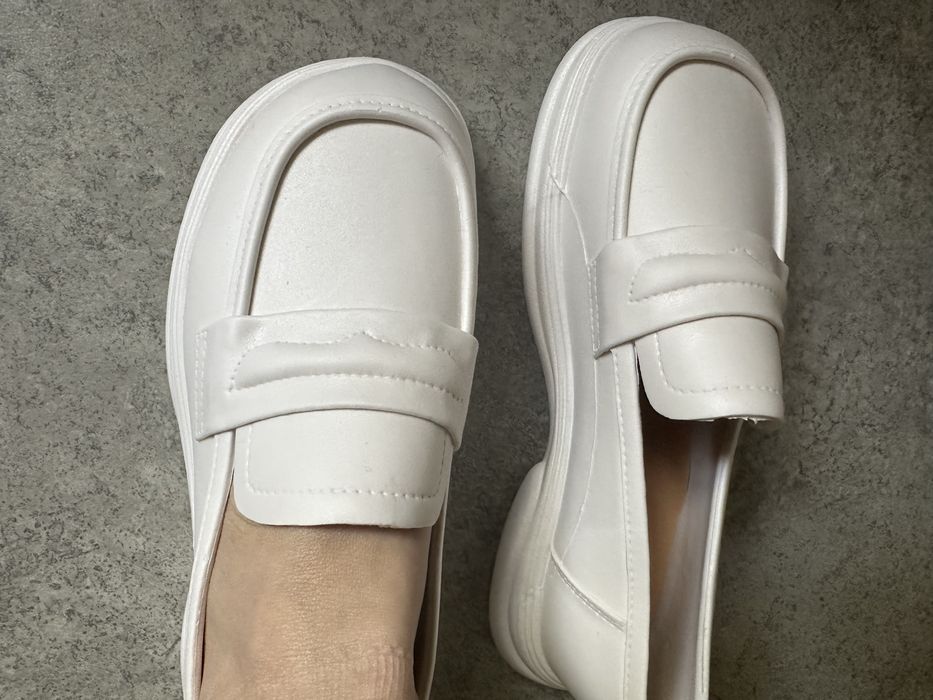 Бежеві жіночі Лофери