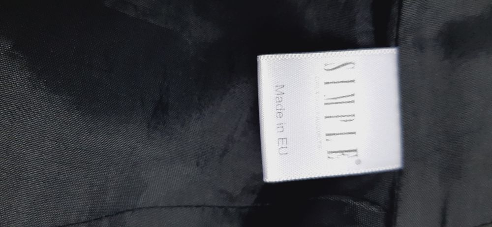 Czarna rozkloszowana spódnica Simple 42 44