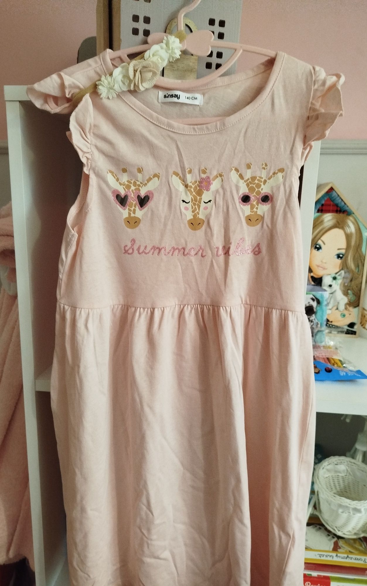 Letnie sukienki z akcesoriami