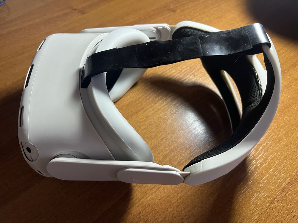 Oculus Quest 2 (64GB) + чехол + USB-C 3.2