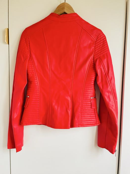 Czerwona kurtka skora guess