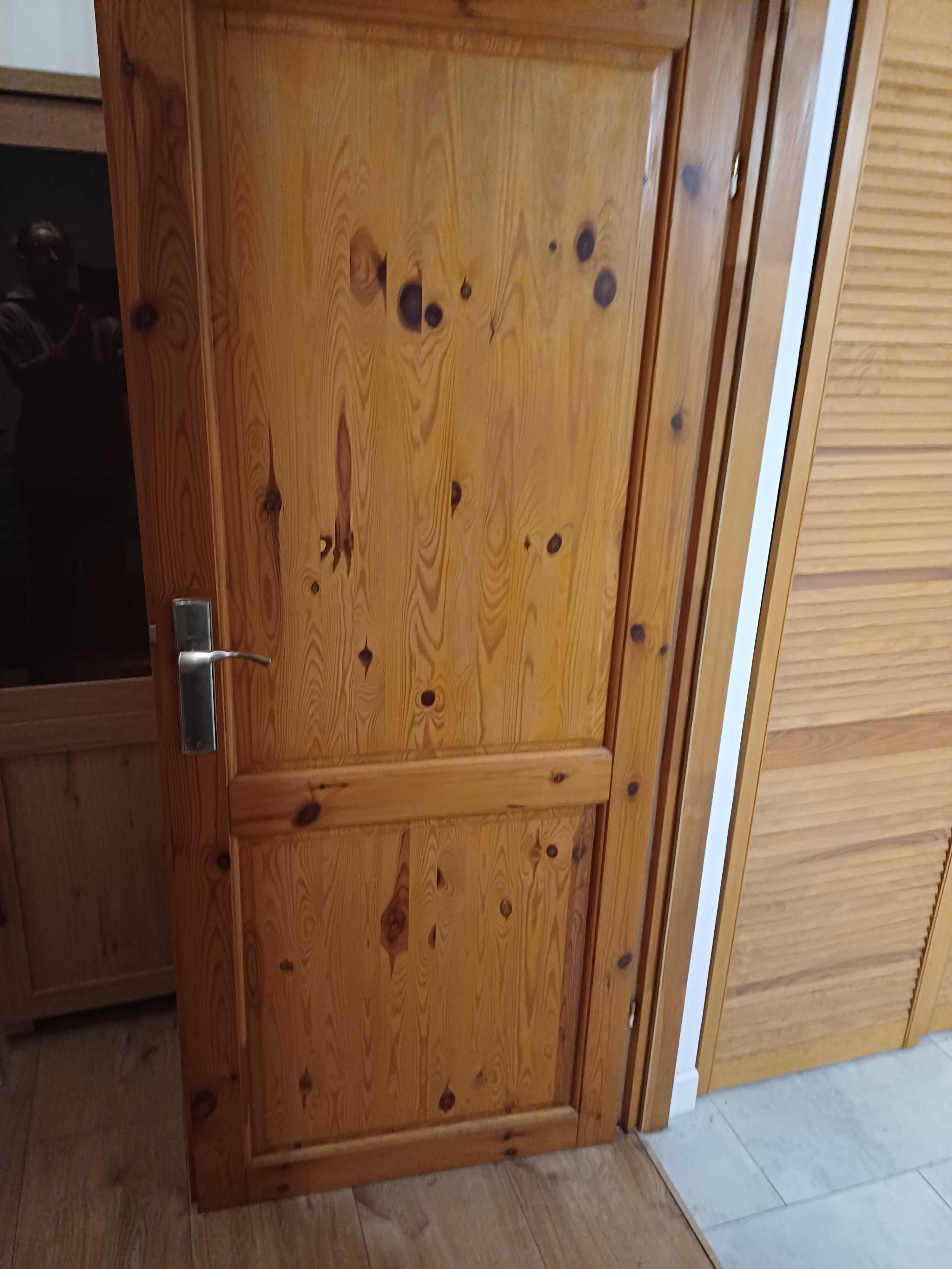 Drzwi drewniane sosnowe różne 70,80,90 cm + ościeżnica + klamka