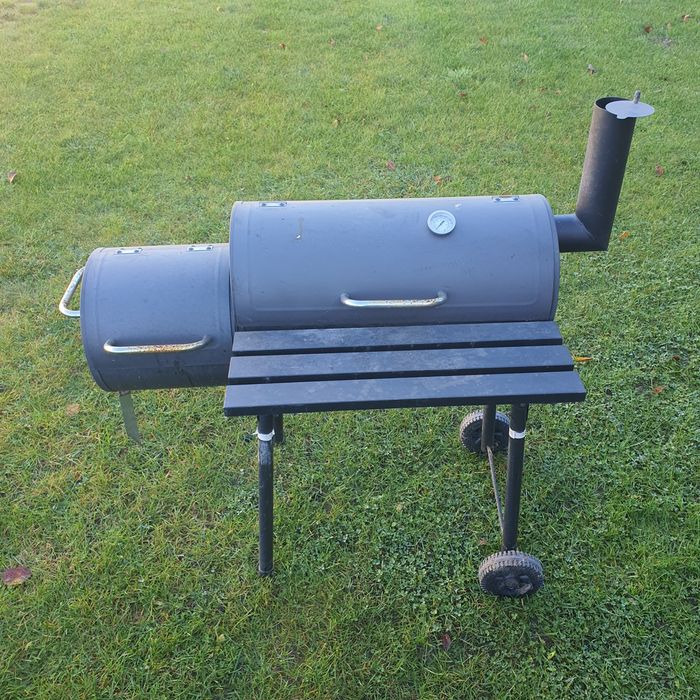 Grill ogrodowy na kołkach