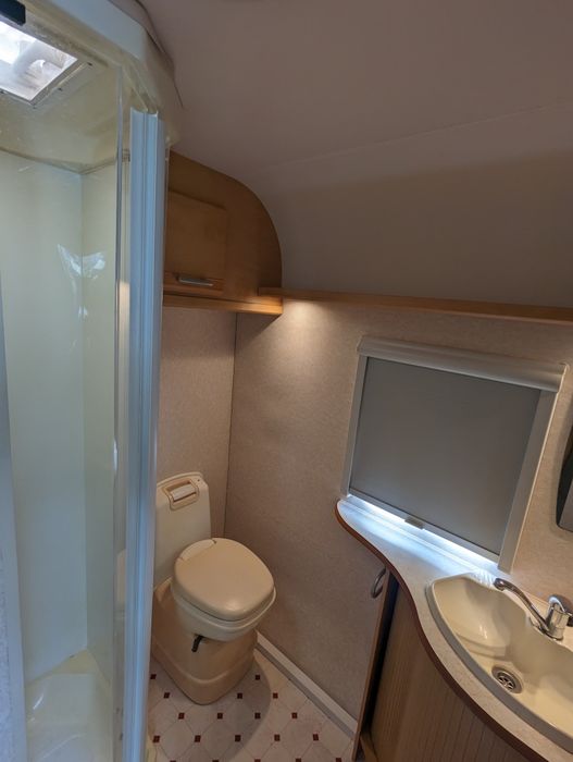 Caravana ,/ 4 pessoas/ impecável/ levo ao local