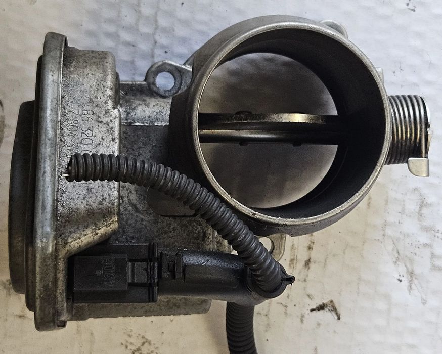 BMW E87 1 118D E90 2.0 D 2.0D przepustnica 780437301