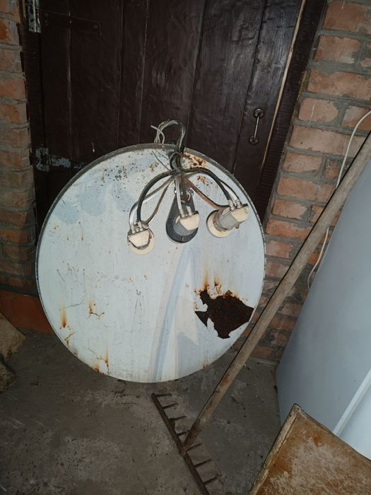 Спутникова антенна б. У в робочому стані