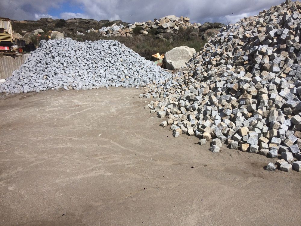 Calçadas ou cubos granito cinza pinhel