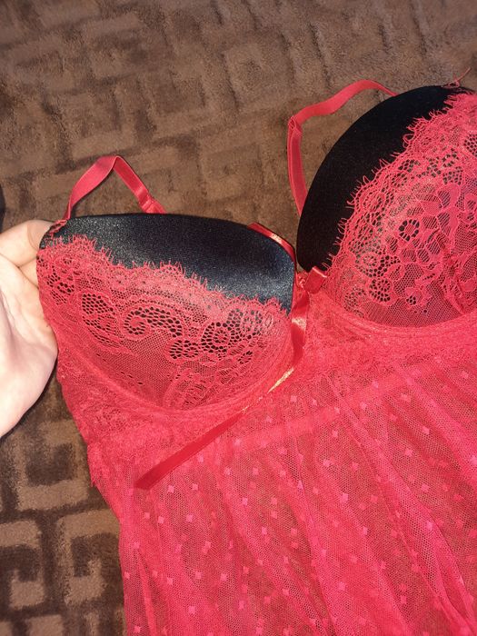 Комплект: Мереживний пеньюар з чашкою і стрінги