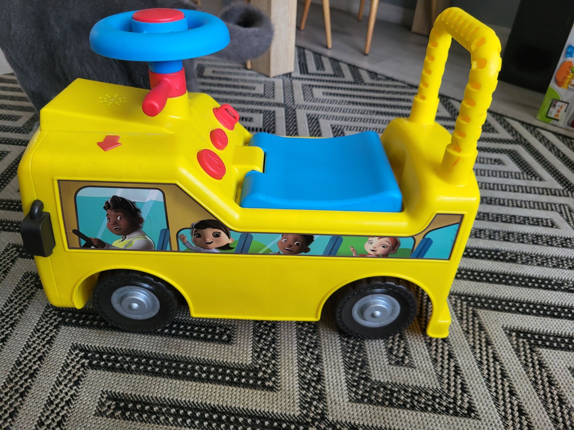 Żółty autobus Little Tikes jeździk