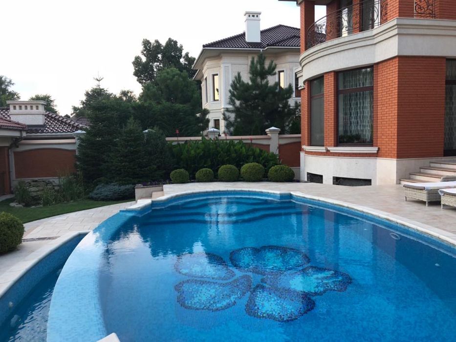 Дом на 10 фонтана в закрытом кооперативе