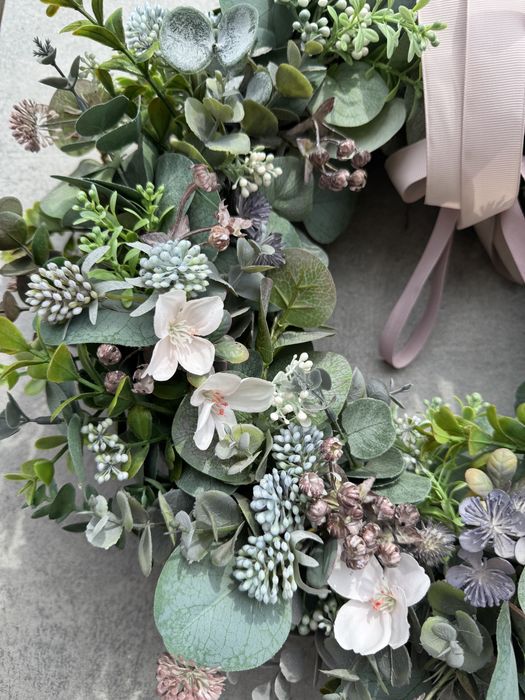 Ozdobny wianek na drzwi