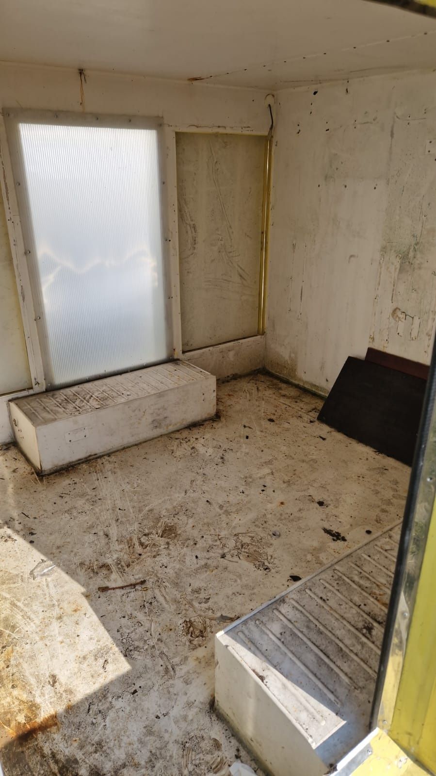 Kurnik kontener zabudowa kurnik izolowana ścianka 10cm 2.9m x 2.3m