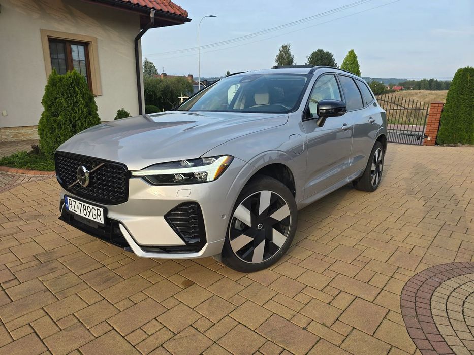 Volvo XC 60 Volvo XC 60 T8 Plug-In Hybrid AWD, Plus Dark, białe skóry