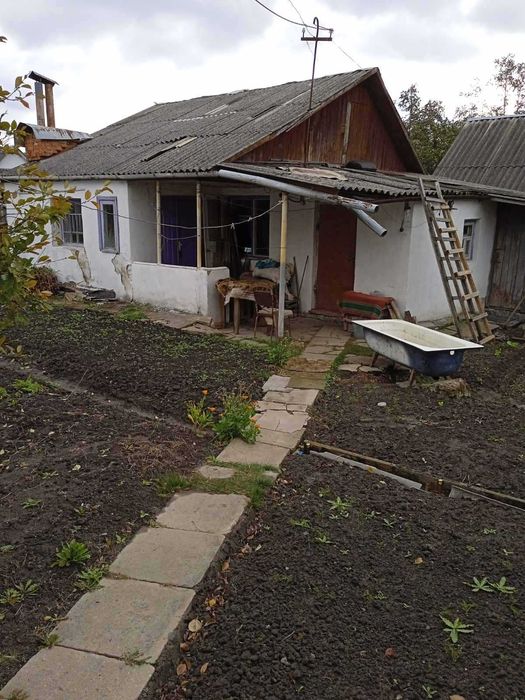 Продається половина будинку на Богунії.