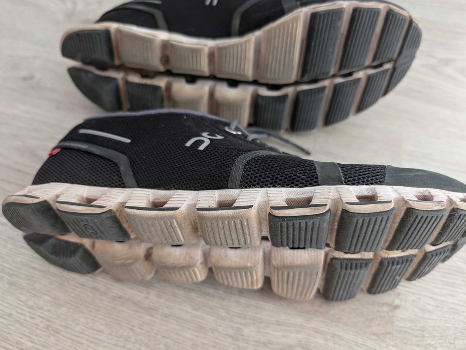 On Running Cloud Shoes Mens Size 43