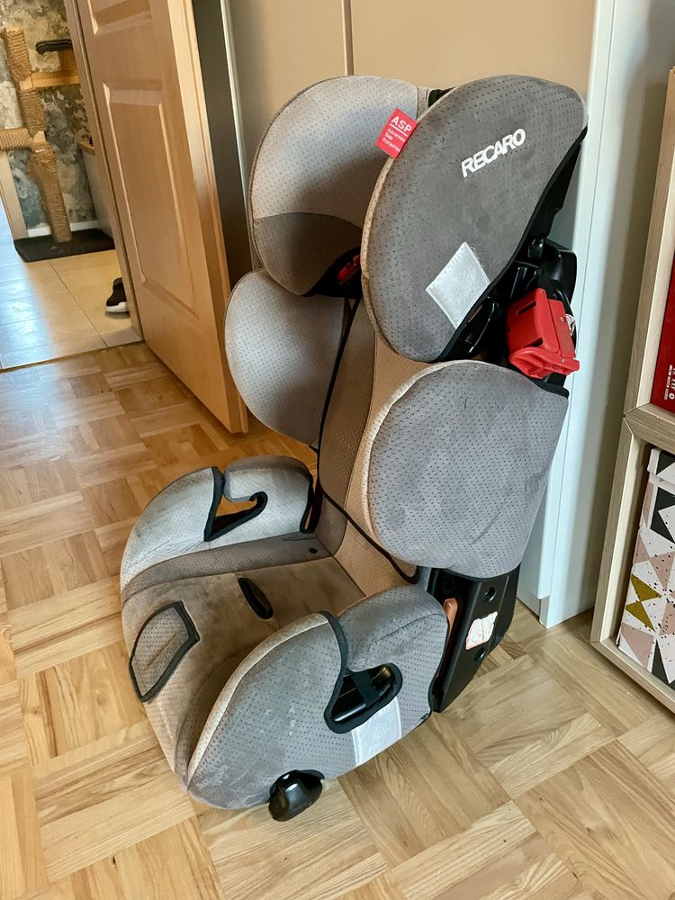 Fotelik samochodowy Recaro Young Sport stan bardzo dobry
