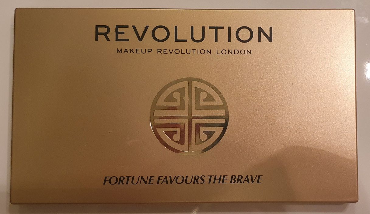 Paleta Revolution Fortune Favours The Brave