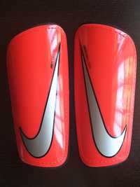 Ochraniacze- nagolenniki NIKE Mercurial Slip-in r.M