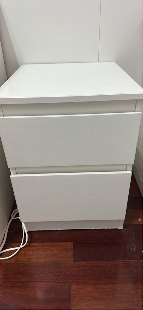 Mesa de Cabeceira MALM