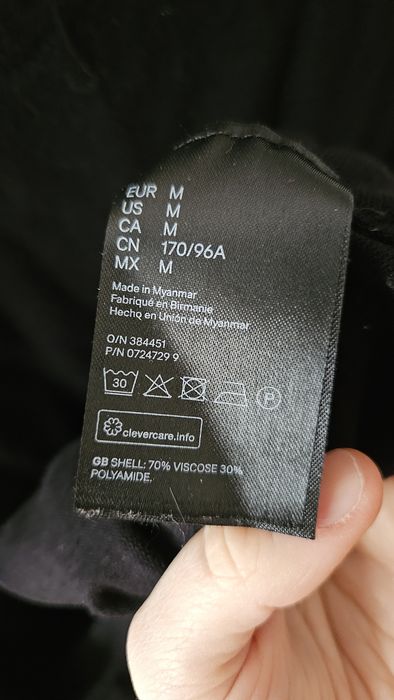 Czarna sukienka mini HM basic trapezowa z wiskozy