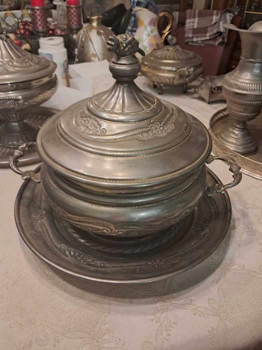 Ler comentário  até ao fim  várias peças em estanho