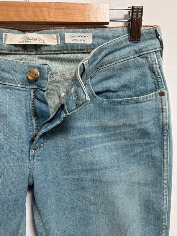 Damskie spodnie Wrangler Courtney W28 L34 jasnoniebieskie skinny jeans