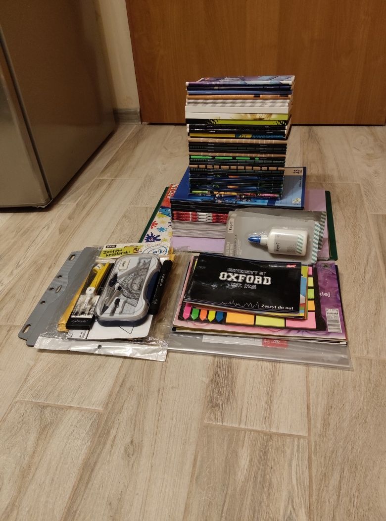 Mega zestaw szkolny zeszyty bloki podstawka książki klej ołówki linijk