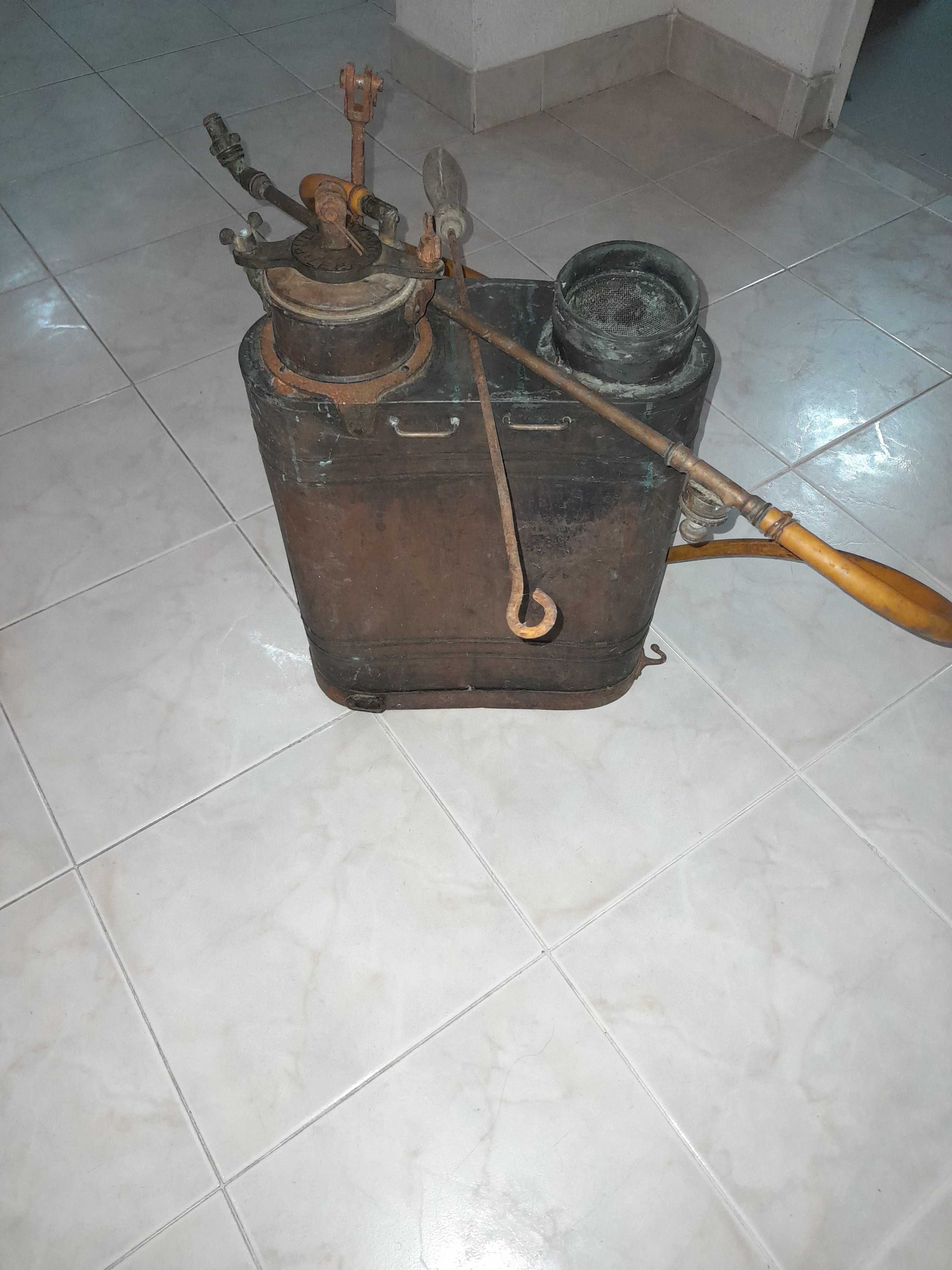 Máquina de sulfatar/ pulverizador, em cobre antiga.( ler descrição.)
