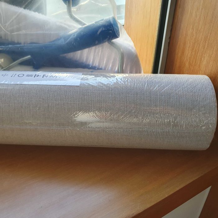 Papel de parede e kit de colagem com material