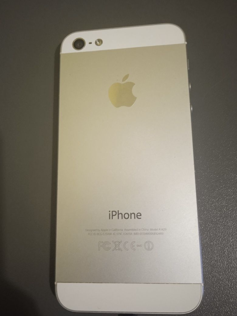 iPhone 5 в ідеальному стані за 400 грн торг