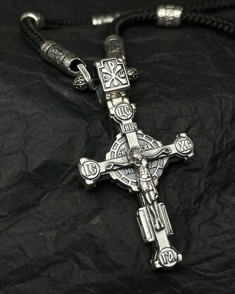 Крест с ебенового дерева и шелковый шнурок