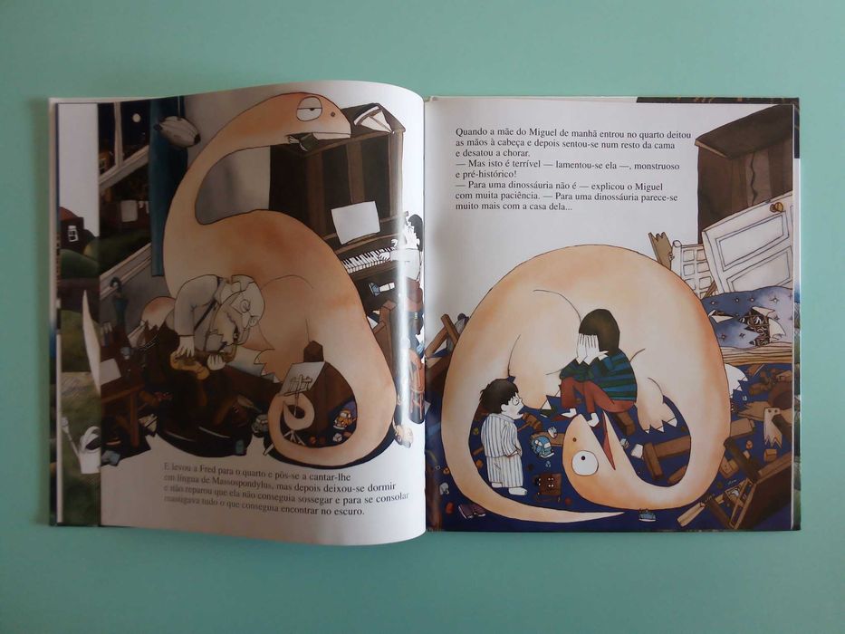 Livros "Expressões com História" e "Quero um Dinossáurio"