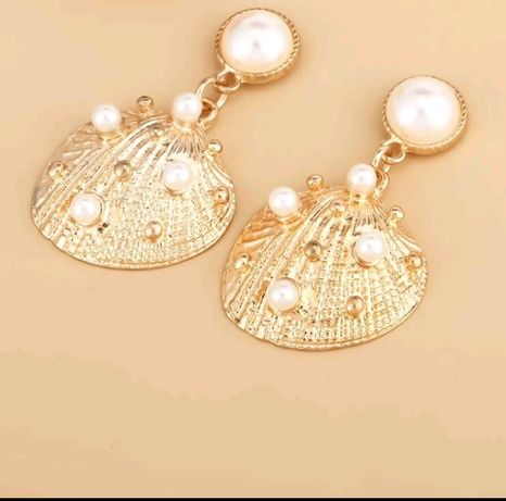 Kolczyki wiszace ze sztucznej perly