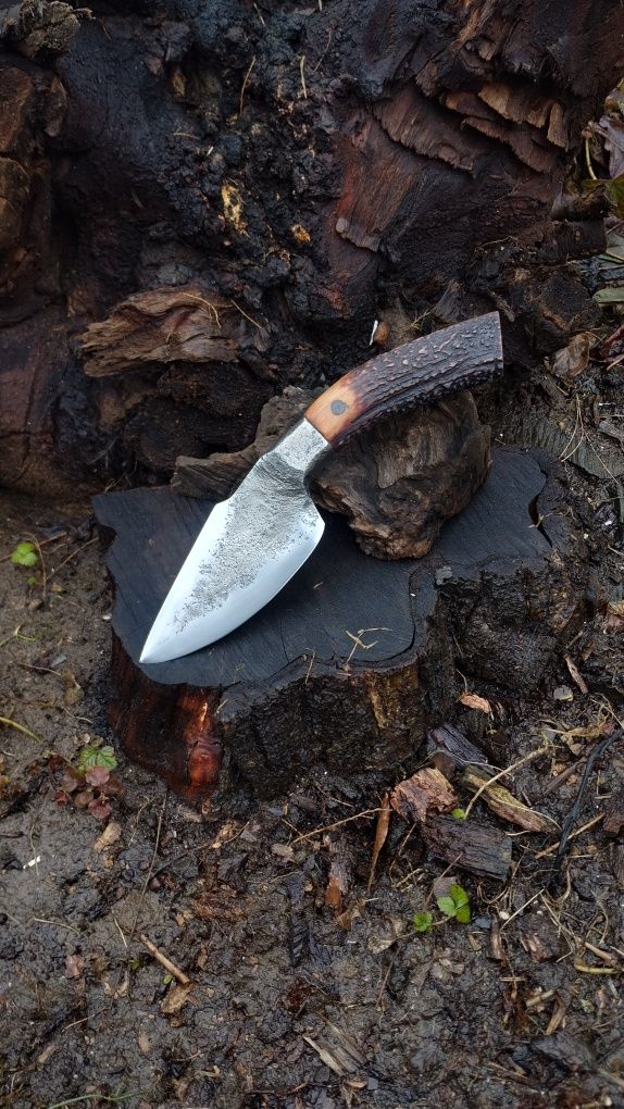 Ręcznie wykuty nóż myśliwski integralny/ knifemaking